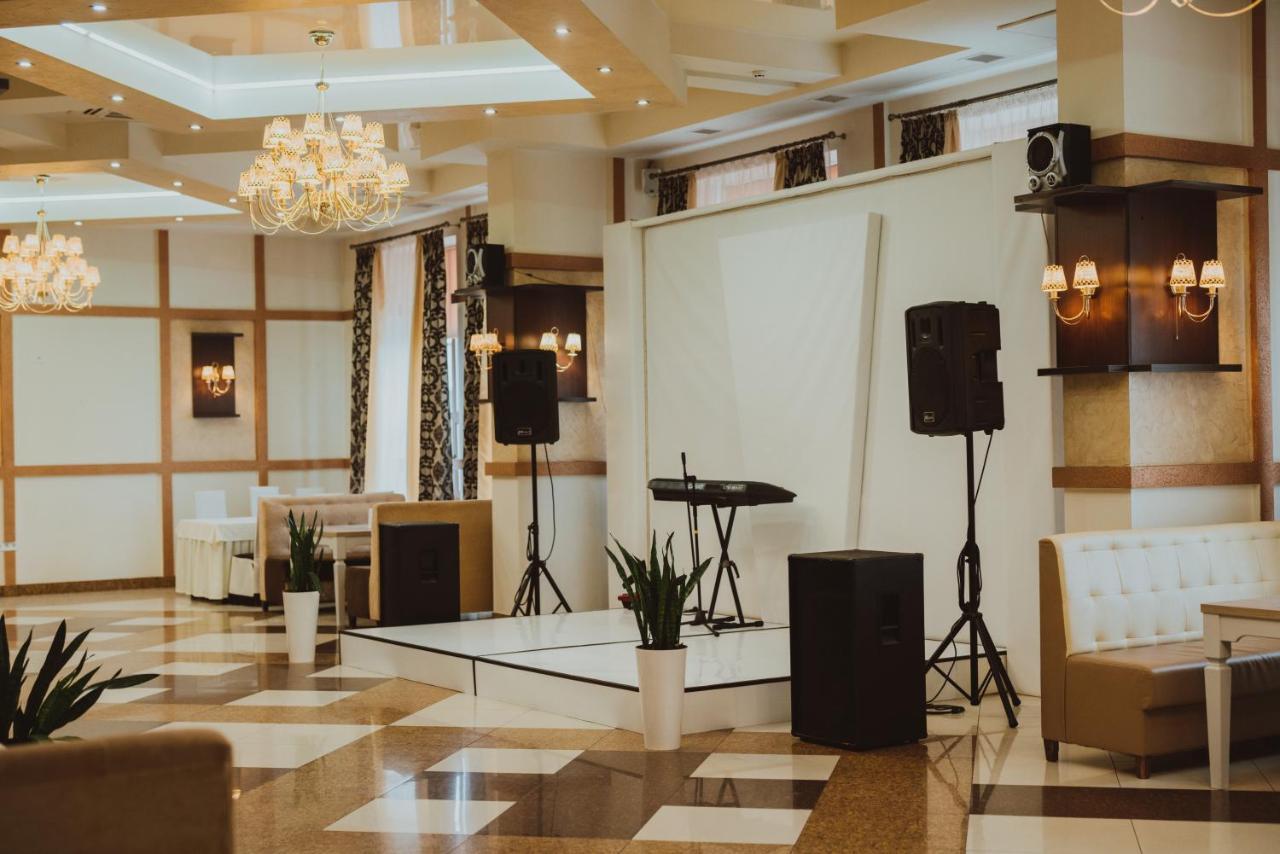 Trio Hotel Restaurant Ивано-Франковск Экстерьер фото