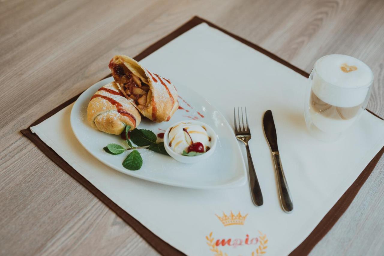 Trio Hotel Restaurant Ивано-Франковск Экстерьер фото