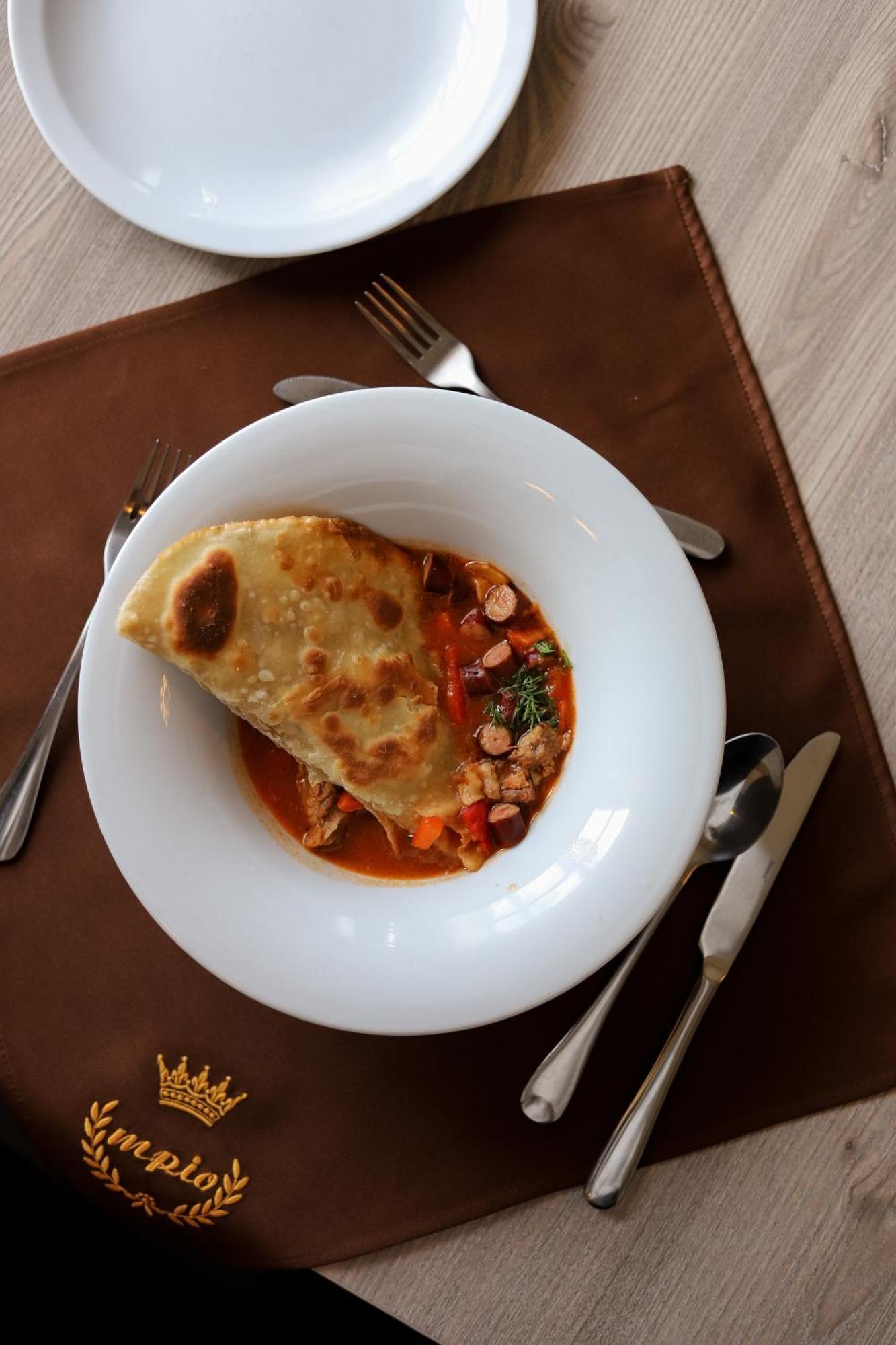 Trio Hotel Restaurant Ивано-Франковск Экстерьер фото