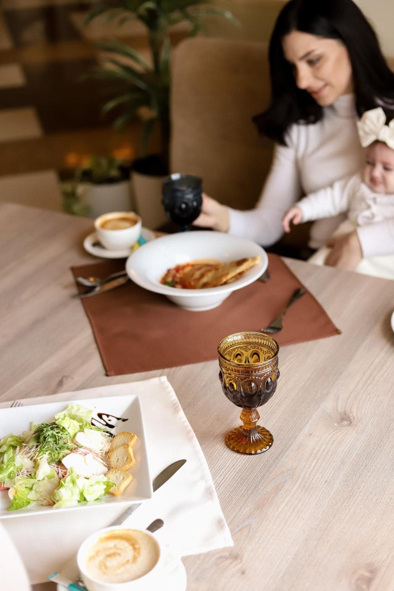 Trio Hotel Restaurant Ивано-Франковск Экстерьер фото