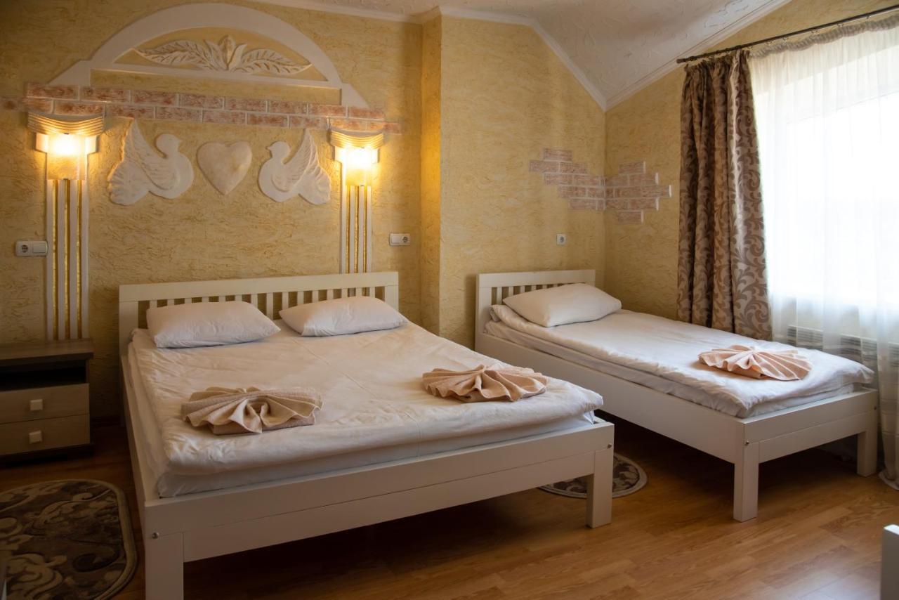 Trio Hotel Restaurant Ивано-Франковск Экстерьер фото